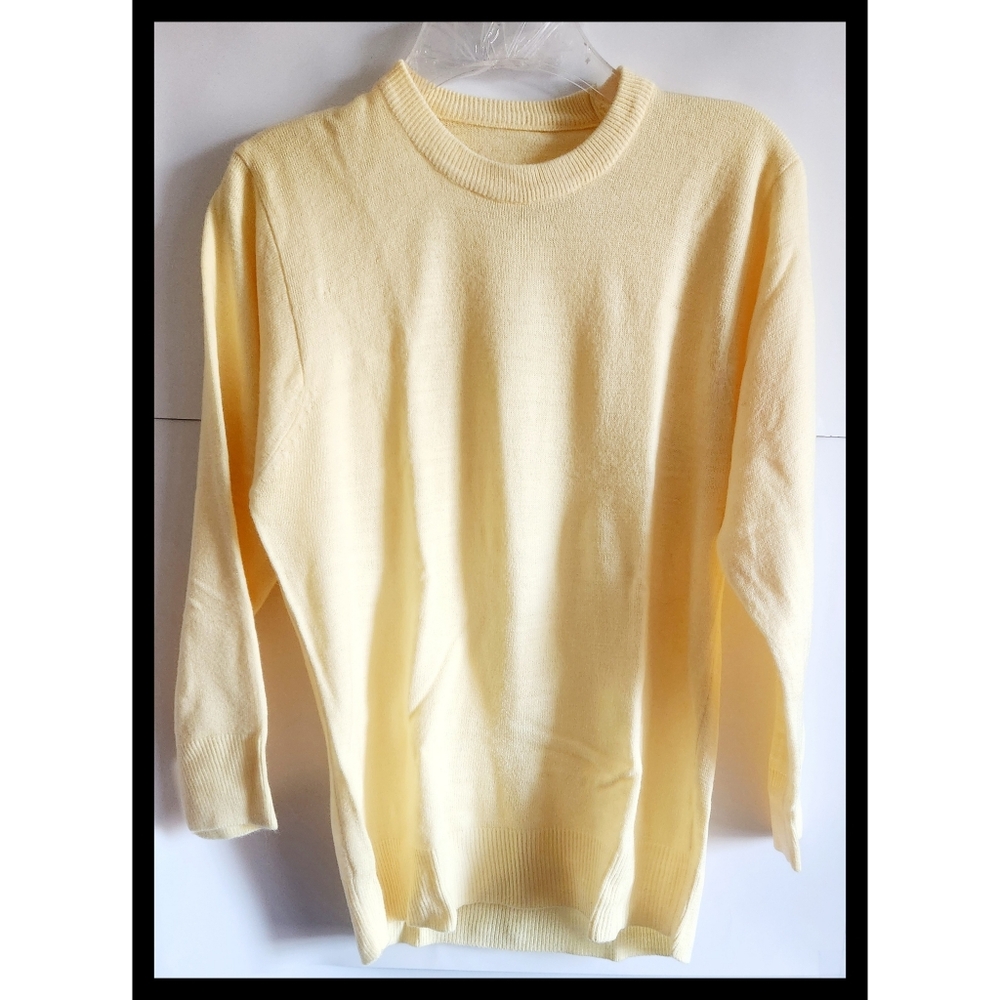 Yellow Crew Neck Sweater with Long Sleeves and Relaxed Fit
